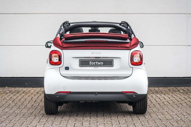 Smart FORTWO cabrio EQ Comfort 18 kWh Winterpakket | Rood dak | Carbon optiek interieur |