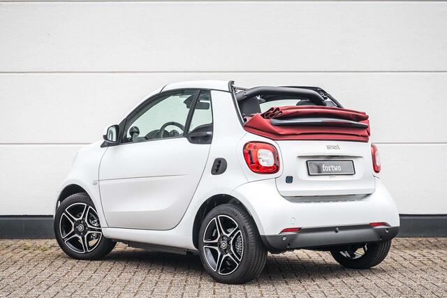 Smart FORTWO cabrio EQ Comfort 18 kWh Winterpakket | Rood dak | Carbon optiek interieur |