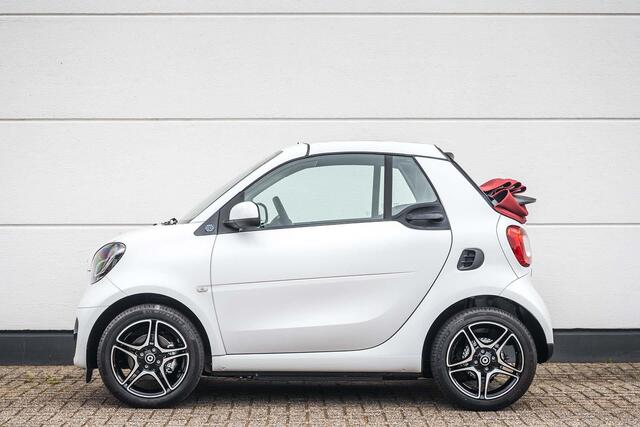 Smart FORTWO cabrio EQ Comfort 18 kWh Winterpakket | Rood dak | Carbon optiek interieur |