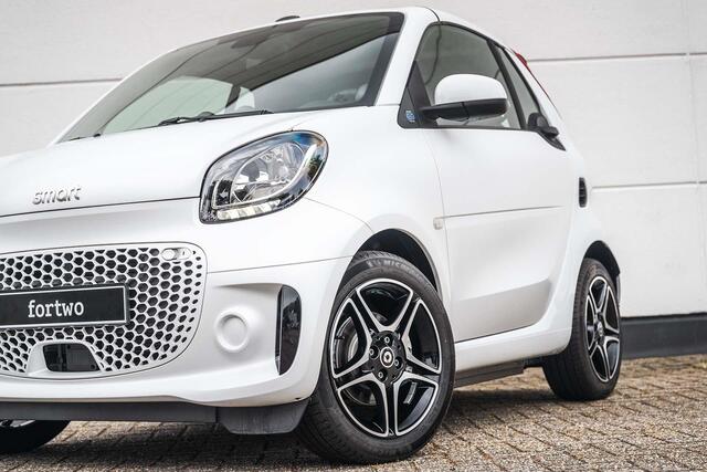 Smart FORTWO cabrio EQ Comfort 18 kWh Winterpakket | Rood dak | Carbon optiek interieur |