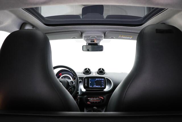 Smart FORTWO electric drive prime 18 kWh | LED LICHT / COOL & MEDIA- PACK | PANORAMADAK | STUURVERWARMING | CAMERA