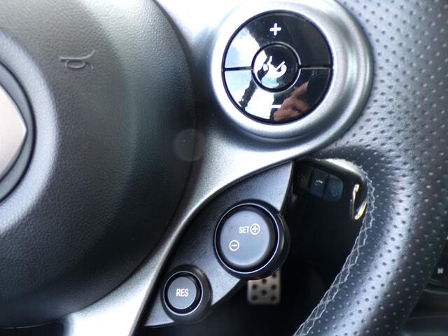 Smart FORTWO cabrio 1.0 Turbo Pure, Automaat / Stoelverwarming / Camera + Sensoren / Climate Control / Cruise Control / 16'' LMV
