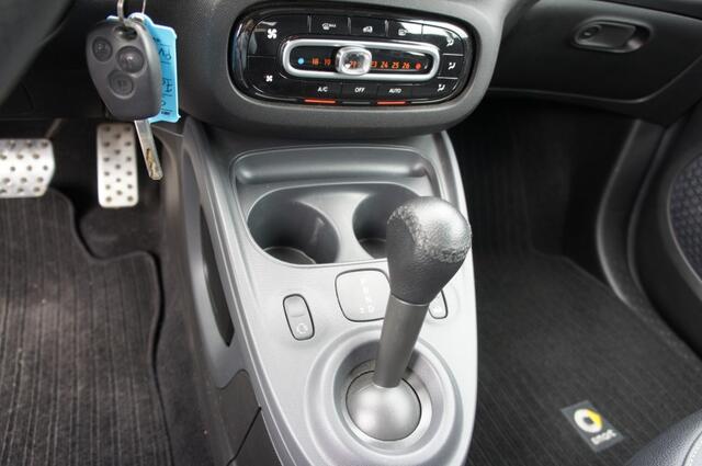 Smart FORTWO 1.0 T 90PK BRABUS Nightrunner LEDER/NAVI/CRUISE KEURIGE STAAT