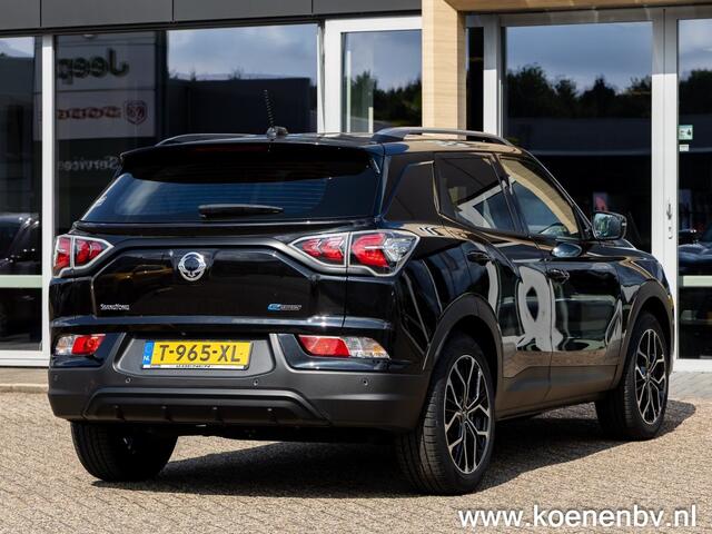 Ssangyong KORANDO Titanium / Leer / LED / Navi / 1500Kg trekgew/ 19 Blackline