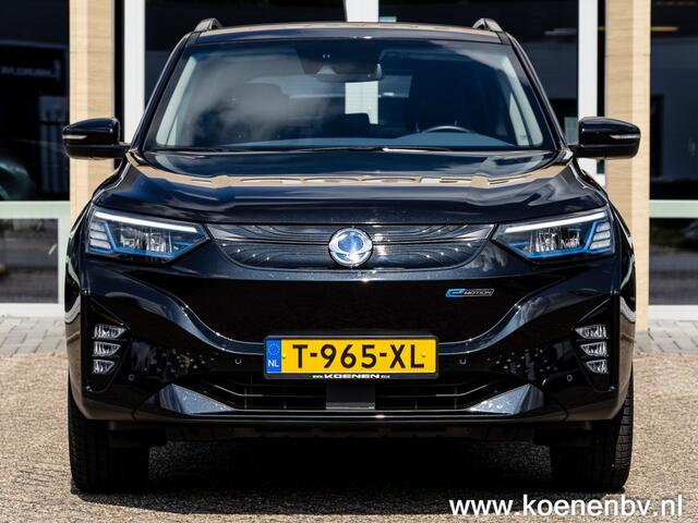 Ssangyong KORANDO Titanium / Leer / LED / Navi / 1500Kg trekgew/ 19 Blackline