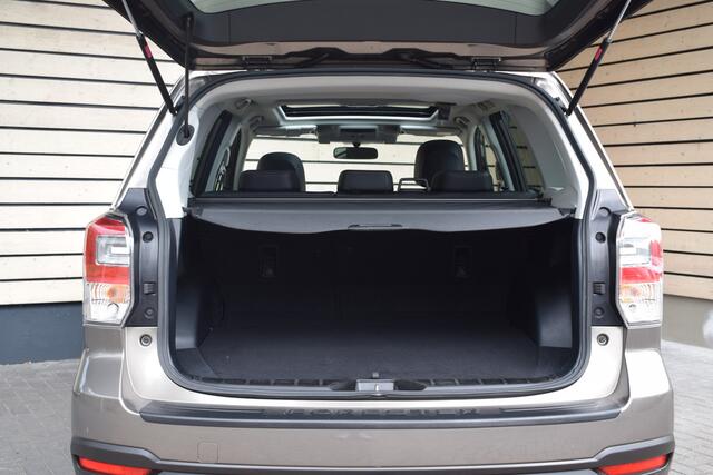 Subaru FORESTER 2.0 Premium - Dealer onderhouden - Trekhaak