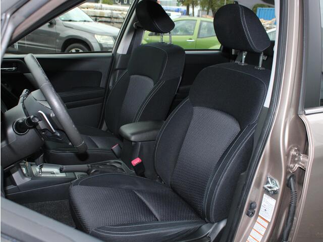 Subaru FORESTER 2.0 Comfort AWD Automaat Trekhaak, Cruise control, Climate control, Stoelverwarming, Parkeercamera, Lichtmetalen velgen