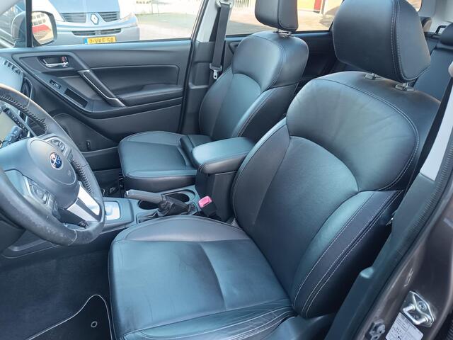 Subaru FORESTER 2.0 Premium automaat, trekhaak, schuifdak