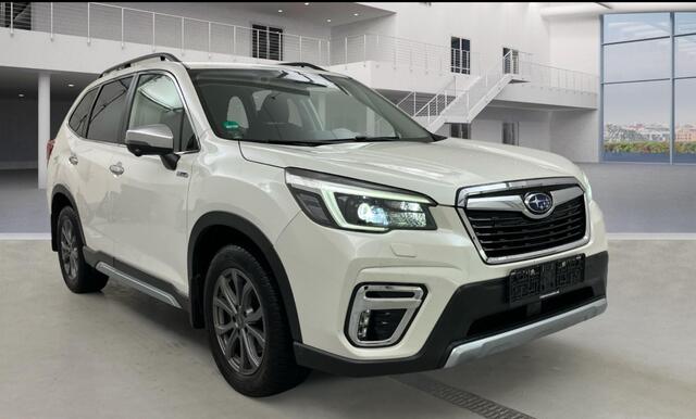 Subaru FORESTER 2.0i e-BOXER Comfort Trekhaak/Zomer + winter wielen/Camera.