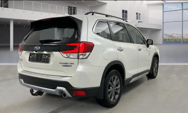 Subaru FORESTER 2.0i e-BOXER Comfort Trekhaak/Zomer + winter wielen/Camera.