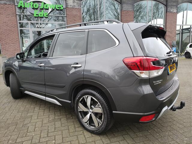 Subaru FORESTER 2.0i e-BOXER First Edition Panoramadak - Trekhaak - Leder - 18Inch LMV