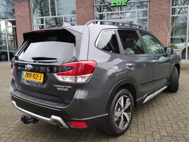 Subaru FORESTER 2.0i e-BOXER First Edition Panoramadak - Trekhaak - Leder - 18Inch LMV