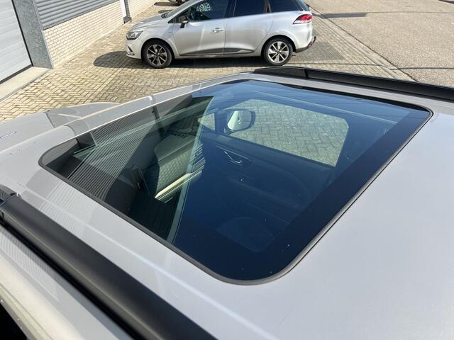 Subaru FORESTER 2.0i e-BOXER Premium Automaat | Lage KM-Stand | All Season Banden | Apple Carplay & Android Auto | Elek. Schuif/Kantel Dak | Achterbankverwarming | Climate Control | Stuurverwarming