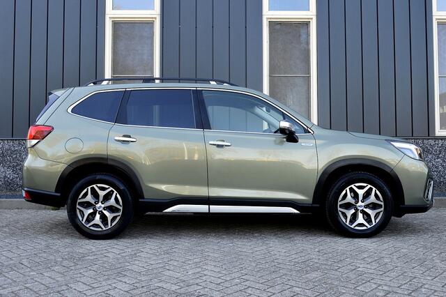 Subaru FORESTER 2.0i e-BOXER First Edition Rijklaarprijs-Garantie Leder Trekhaak Navigatie Camera Airco