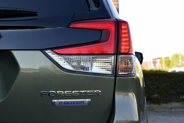 Subaru FORESTER 2.0i e-BOXER First Edition Rijklaarprijs-Garantie Leder Trekhaak Navigatie Camera Airco