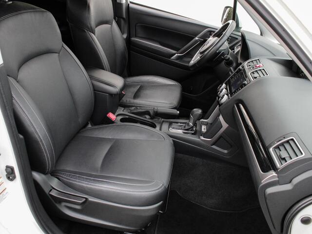 Subaru FORESTER 2.0 Premium | Navi | Cruise | Clima | Panodak | Trekhaak