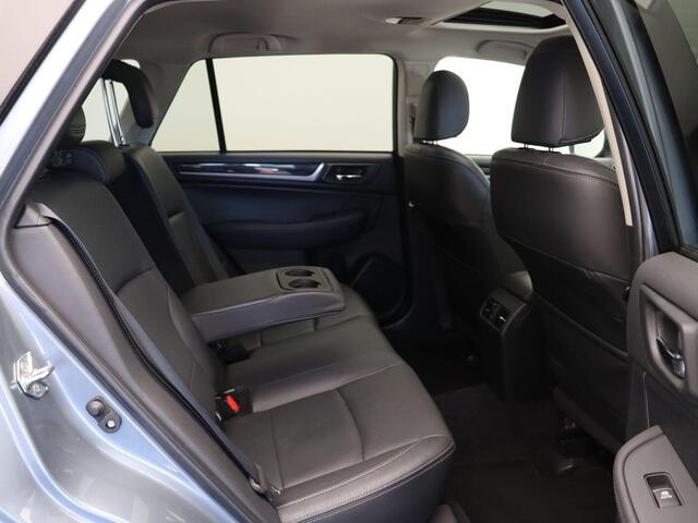 Subaru OUTBACK 2.5i Premium | 2000kg Trekgewicht | Stoelverwarming | Panoramadak | Lederen Bekleding |