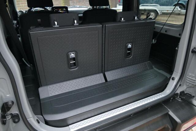 Suzuki JIMNY 1.5 Stijl | ALLGRIP | 4 PERSOONS | TREKHAAK | CRUISE CONTROL | NAVIGATIE |