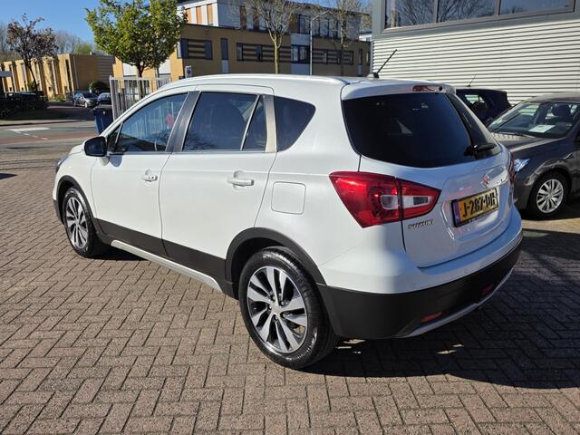 Suzuki S-Cross 1.4 B.jet Stijl, leder interieur, panoramadak. Trekhaak.