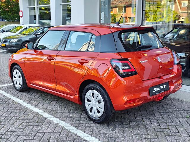 Suzuki SWIFT 1.2 COMFORT SMART HYBRID TE BESTELLEN | Met 6 JAAR GARANTIE! | Inclusief ¤ 2.300,- Voorraad Voordeel