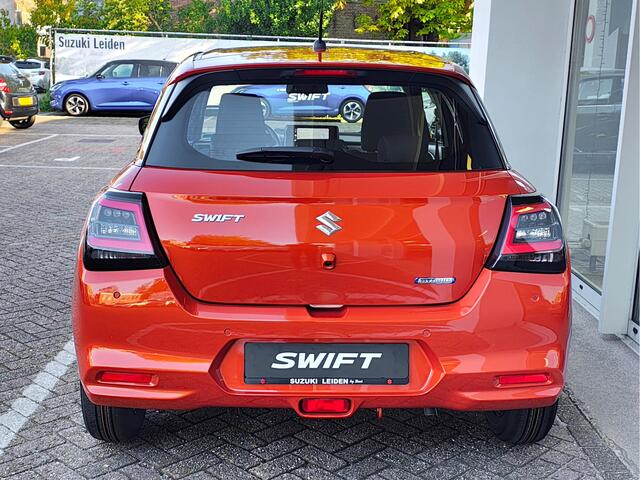 Suzuki SWIFT 1.2 COMFORT SMART HYBRID TE BESTELLEN | Met 6 JAAR GARANTIE! | Inclusief ¤ 2.300,- Voorraad Voordeel