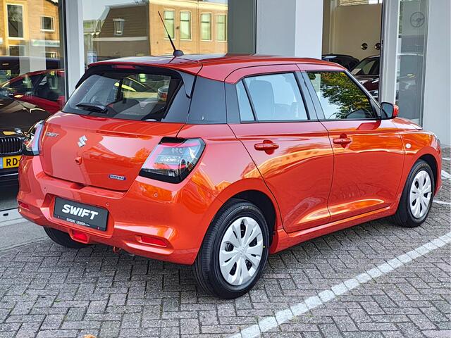 Suzuki SWIFT 1.2 COMFORT SMART HYBRID TE BESTELLEN | Met 6 JAAR GARANTIE! | Inclusief ¤ 2.300,- Voorraad Voordeel