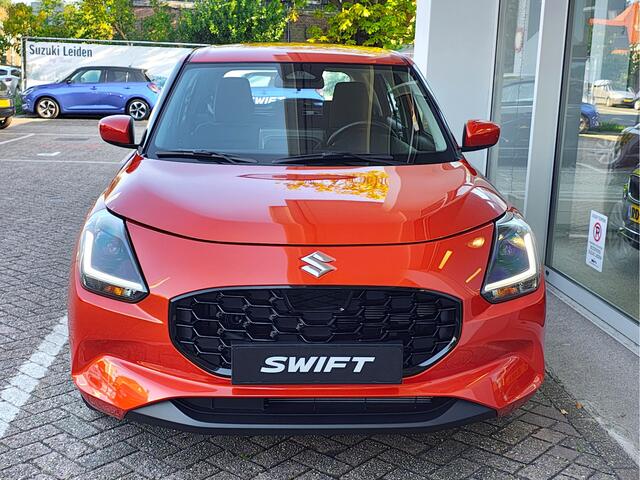 Suzuki SWIFT 1.2 COMFORT SMART HYBRID TE BESTELLEN | Met 6 JAAR GARANTIE! | Inclusief ¤ 2.300,- Voorraad Voordeel