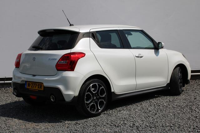 Suzuki SWIFT 1.4 Sport met Apple Carplay/ Android Auto, Dealer onderhouden, Cruise control en Achteruitrij Camera.