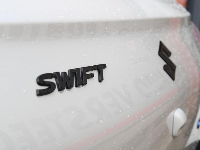 Suzuki SWIFT 1.2 Style Smart Hybrid GT-Styling Pakket + Extra Accessoires t.w.v. ¤3.500,- Navigatie, Parkeersensoren, Adaptieve Cruise Control, Automatisch Inklapbare Spiegels
