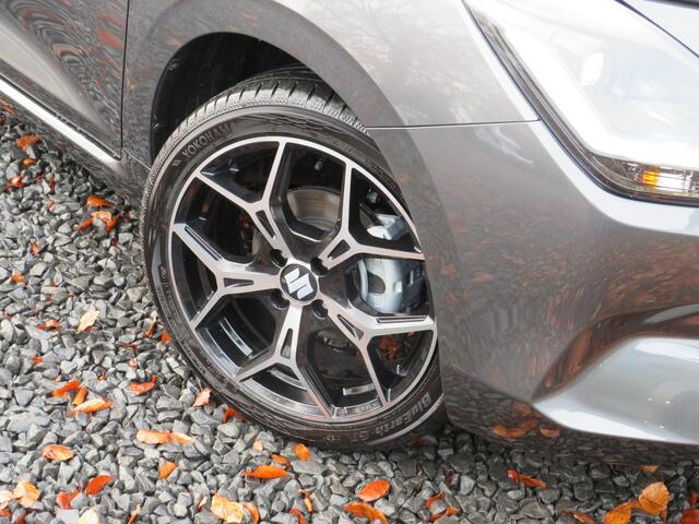 Suzuki SWIFT 1.2 Select Smart Hybrid, SPECIALE JUBILEUM 17 inch Velgen, Striping pakket en Sharkfinantenne