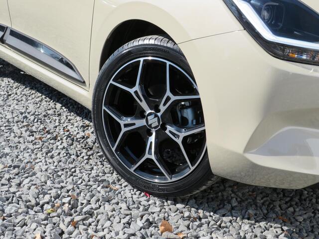 Suzuki SWIFT 1.2 Select Smart Hybrid, SPECIALE JUBILEUM 17 inch velgen, Striping pakket en Shark Fin Antenne
