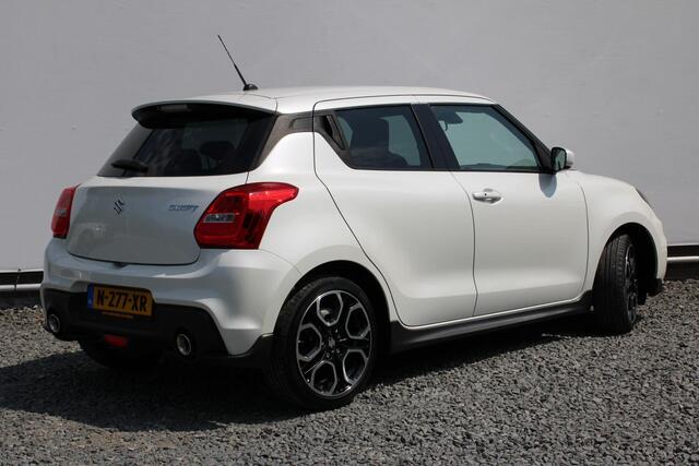 Suzuki SWIFT 1.4 Sport met Apple Carplay/ Android Auto, Dealer Cruise control en Achteruitrij Camera.