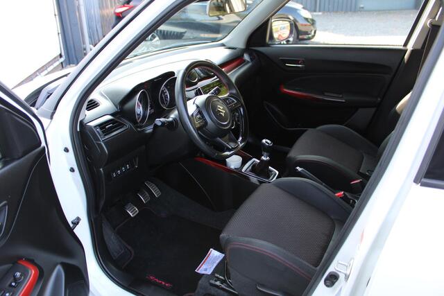 Suzuki SWIFT 1.4 Sport met Apple Carplay/ Android Auto, Dealer Cruise control en Achteruitrij Camera.