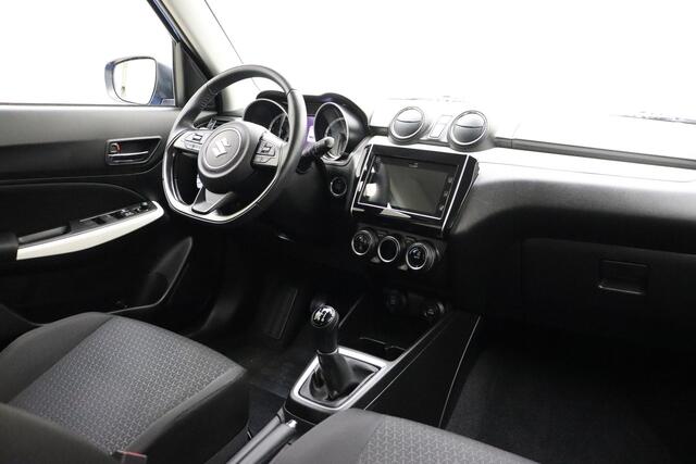 Suzuki SWIFT 1.2 Stijl Smart Hybrid | Navigatie | Stoelverwarming | Climate control | Lichtmetalen velgen | Extra getint glas | Cruise control | Camera