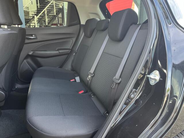 Suzuki SWIFT 1.2 Style Smart Hybrid / Navi. / Camera / Keyless / 16'' LMV /