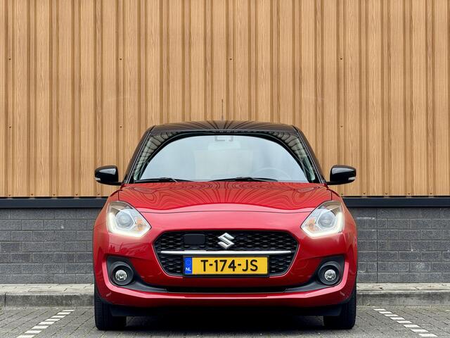 Suzuki SWIFT 1.2 Style Smart Hybrid | Apple Carplay | Android Auto | Camera | Lane Assist | Dodehoeksensor | Navigatie | Stoelverwarming | Afneembare Trekhaak | 16" Lichtmetaal | DAB |
