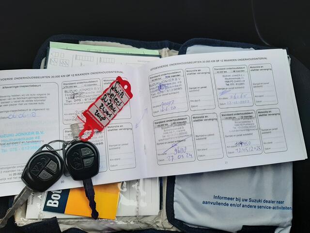 Suzuki SWIFT 1.2 Select Dealeronderhouden | Metaallak | Stoelverwarming | Parkeercamera | LM-Velgen | Donker Getinte Achterruiten |