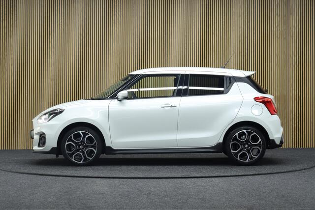 Suzuki SWIFT 1.4 Sport Smart Hybrid | Facelift | Adaptive-cruise | Camera | Clima | Apple Carplay & Android Auto | Sportstoelen | Navigatie | Keyless | Stoelverwarming | Dodehoekdetectie