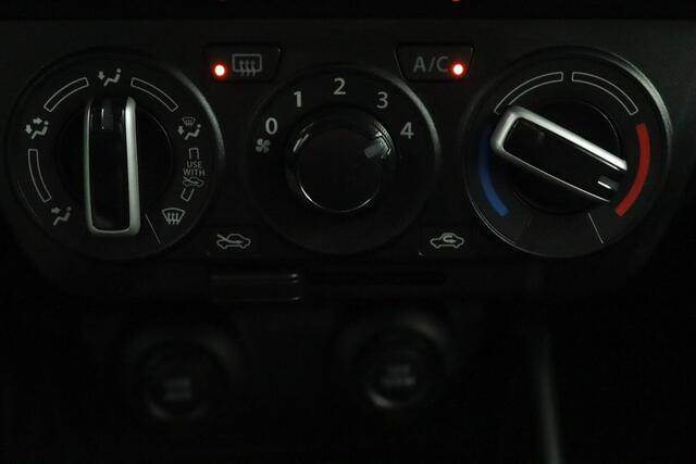 Suzuki SWIFT 1.2 Select Smart Hybrid | Airco | Apple carplay, Android auto | Stoelverwarming | Camera | Lichtmetalen Velgen |