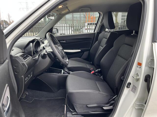 Suzuki SWIFT 1.0 Style Automaat | Climate Control | Cruise Control | Apple Carplay & Android Auto | 16"LM Velgen