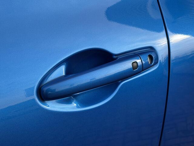 Suzuki SWIFT 1.2 Style Smart Hybrid Allseasonbanden/Navi/Clima