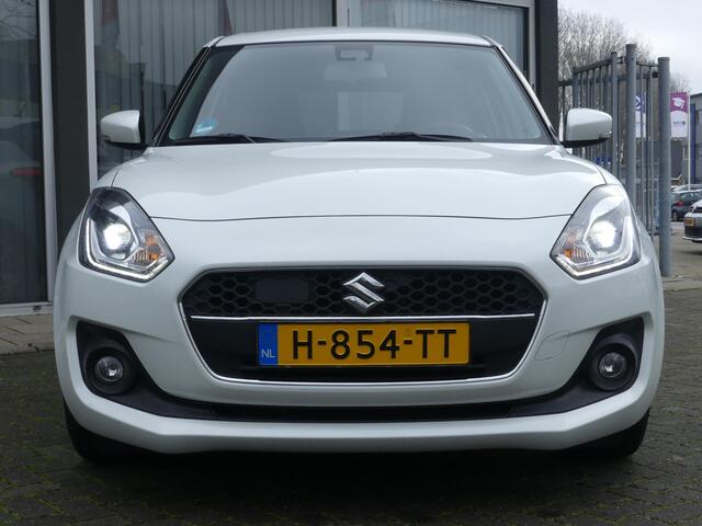 Suzuki SWIFT 1.2 Stijl Smart Hybrid NL-Auto Dealer o.h., Climate Control, Cruise Control, Camera. All Seasonbanden. Style uitvoering.