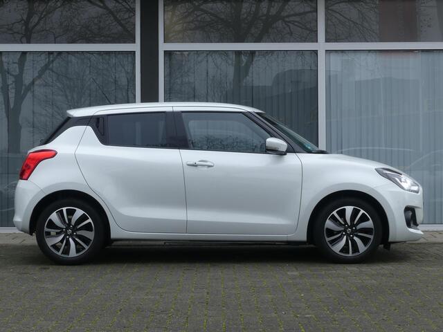 Suzuki SWIFT 1.2 Stijl Smart Hybrid NL-Auto Dealer o.h., Climate Control, Cruise Control, Camera. All Seasonbanden. Style uitvoering.