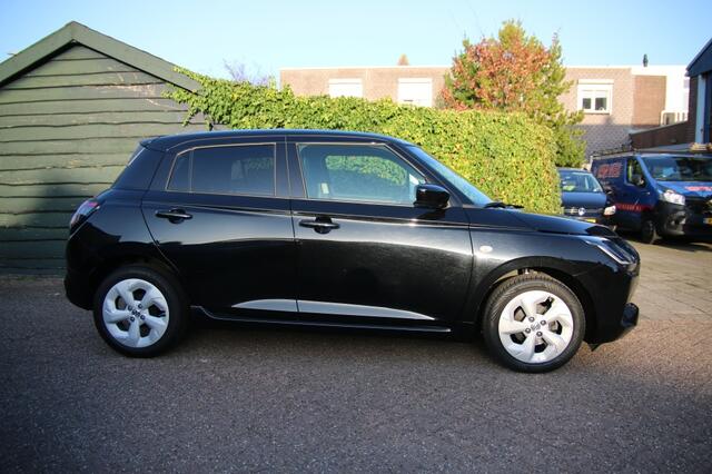 Suzuki SWIFT 1.2 Style Smart Hybr