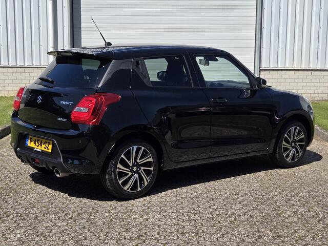 Suzuki SWIFT 1.2 Style Smart Hybrid / Sport Uitlaat / Dodehoekdetectie / Stoelverwarming / Achteruitrijcamera / Adaptieve Cruise Control / Navigatie / Apple Carplay / Android Auto /