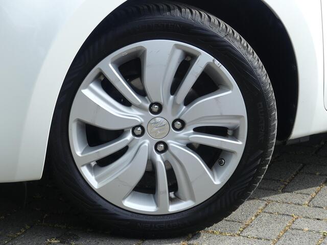 Suzuki SWIFT 1.2 Select TREKHAAK Dealer o.h. All Season Banden