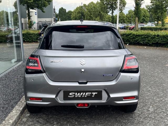 Suzuki SWIFT 1.2 Select Smart Hybrid CVT Automaat | Meerdere kleuren beschikbaar | ¤1.600,- voordeel | Adapt. Cruise | Camera | Stoelverwarming | 16'' | Dodehoek | Carplay/Android Auto | Smart Entry |