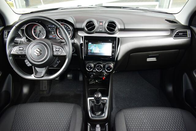 Suzuki SWIFT 1.2 Style Smart Hybrid | Cruise Control Adaptief | Climate Control | Navigatie | Camera + Sesoren Achter | Tot 10Jr. Suzuki-Garantie |
