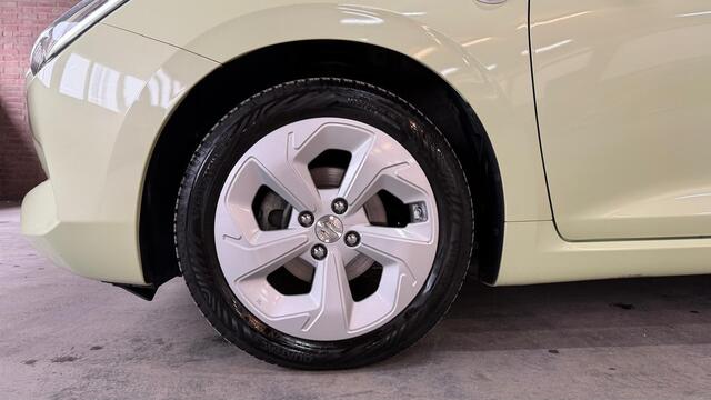 Suzuki SWIFT 1.2 HYBRID MT Comfort Camera / Navi / Clima