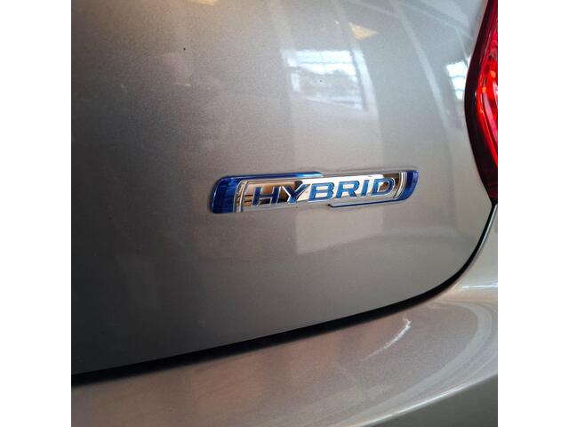 Suzuki SWIFT 1.2 Comfort Smart Hybrid Verwarmde stoelen, Trekhaak, Sportvelgen